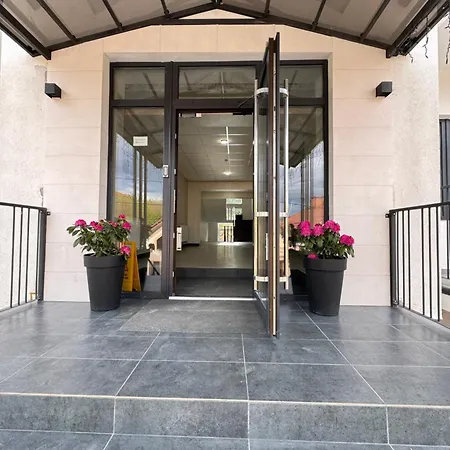 Park House Apartment *